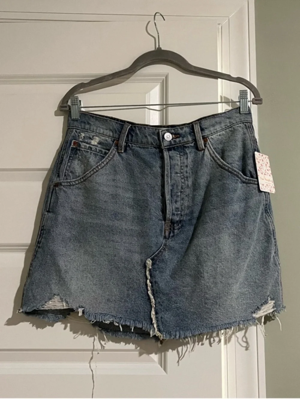 Free People questions leave